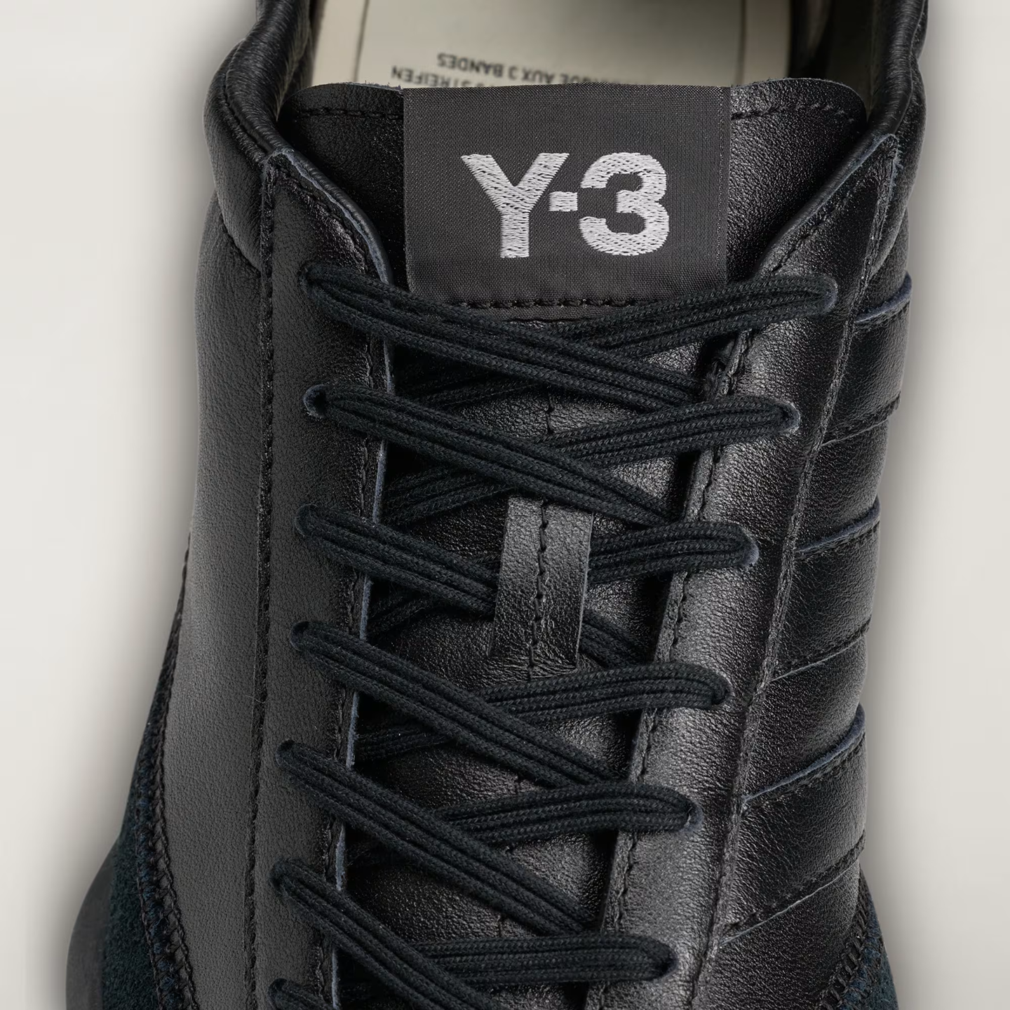 ADI2SNE12795LSU_BLACK%2BBLACK%2BBLACK_6.png