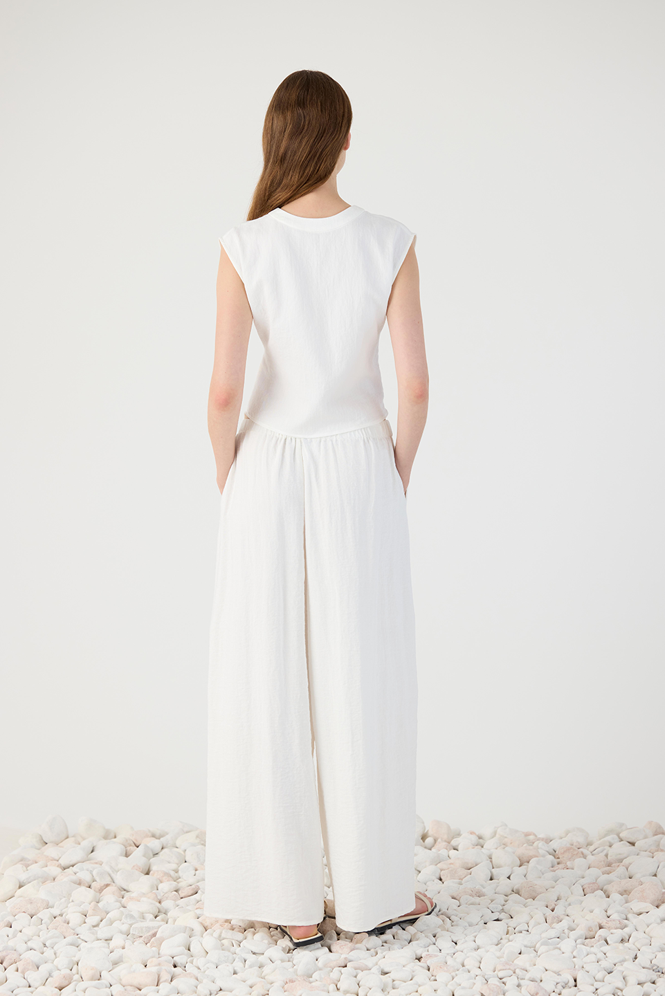 ELH1TRO00001OFW_White_1.png