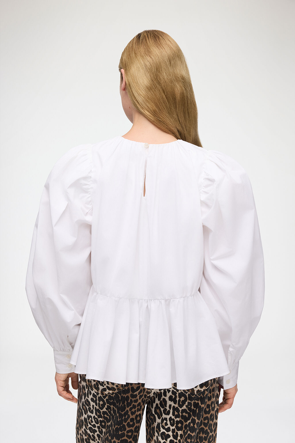 GAN1TOP24399OCW_Bright+White_3.png