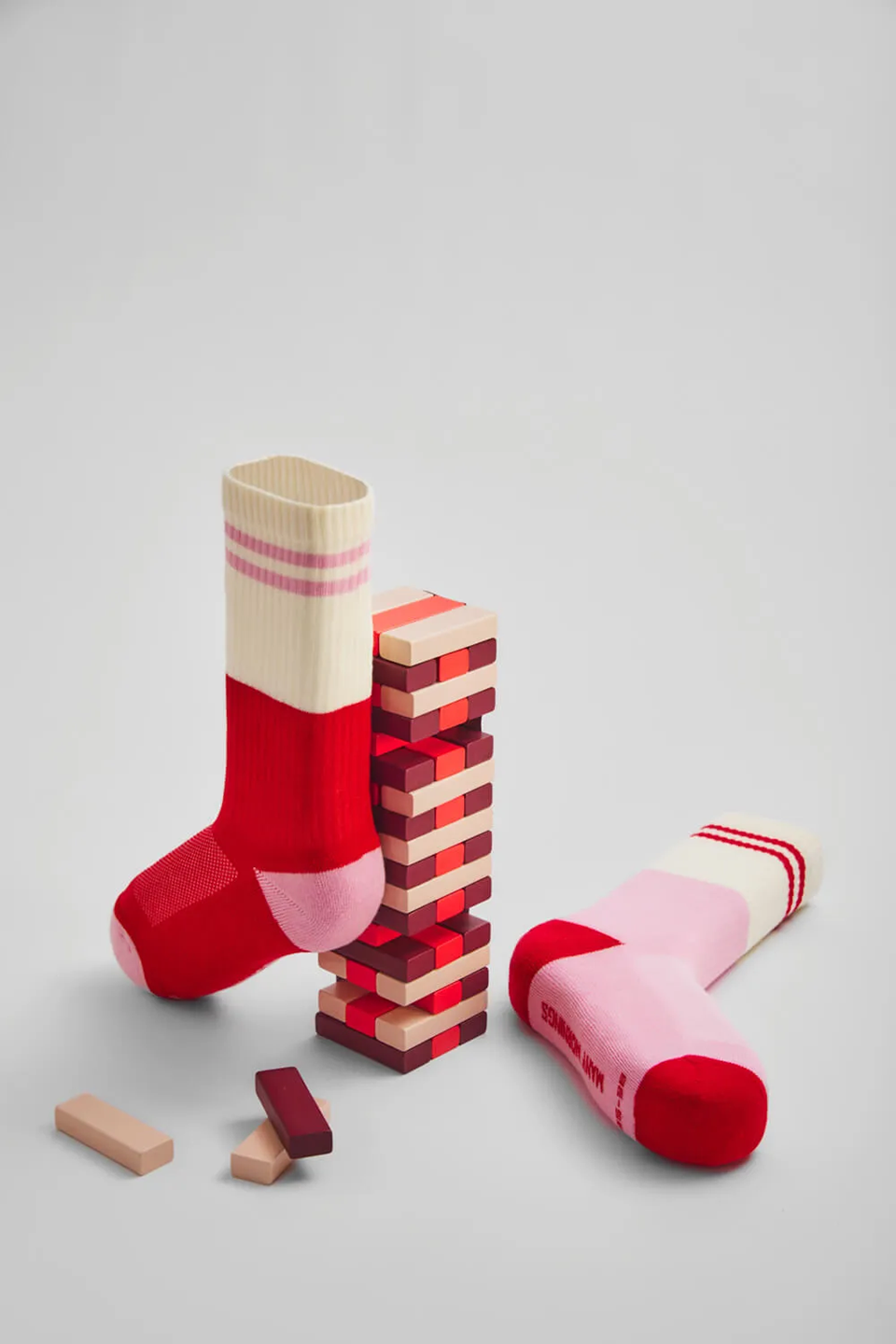 MMG2SNE18212CTU_Red+Romance_2.png