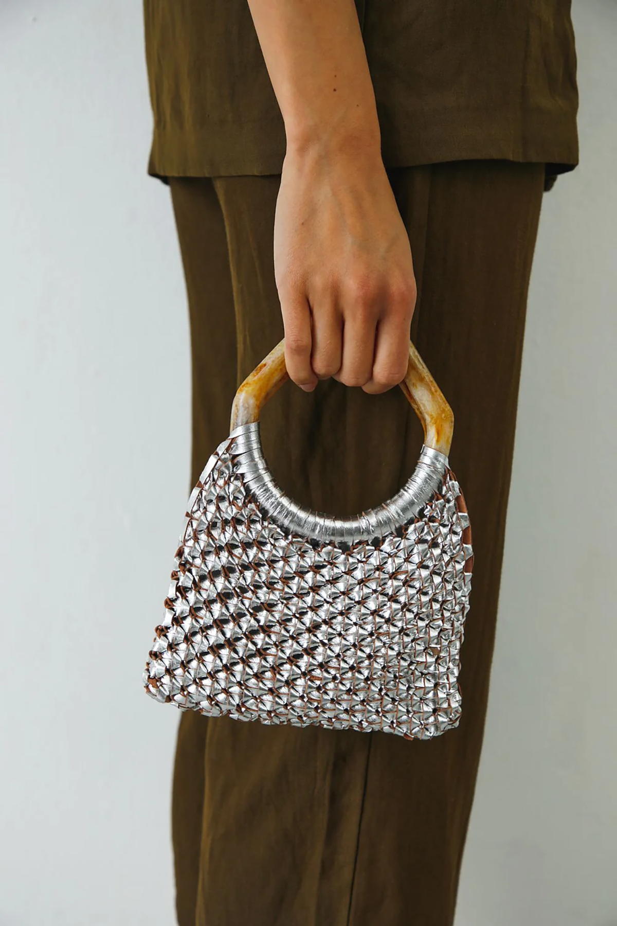 MNC3BAG00006LEW_Plata_1.png