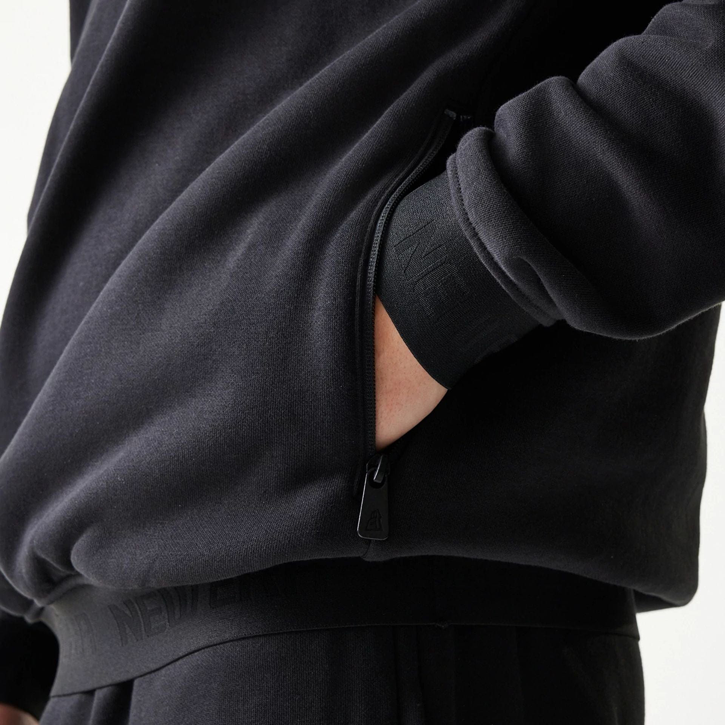 NEW1SWE00014CTM_Black_2.png