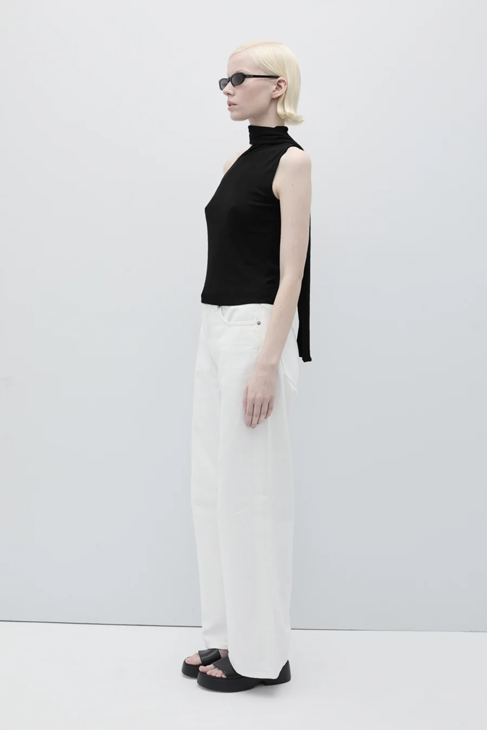 RIT1KNI00002LYW_Black_1.png