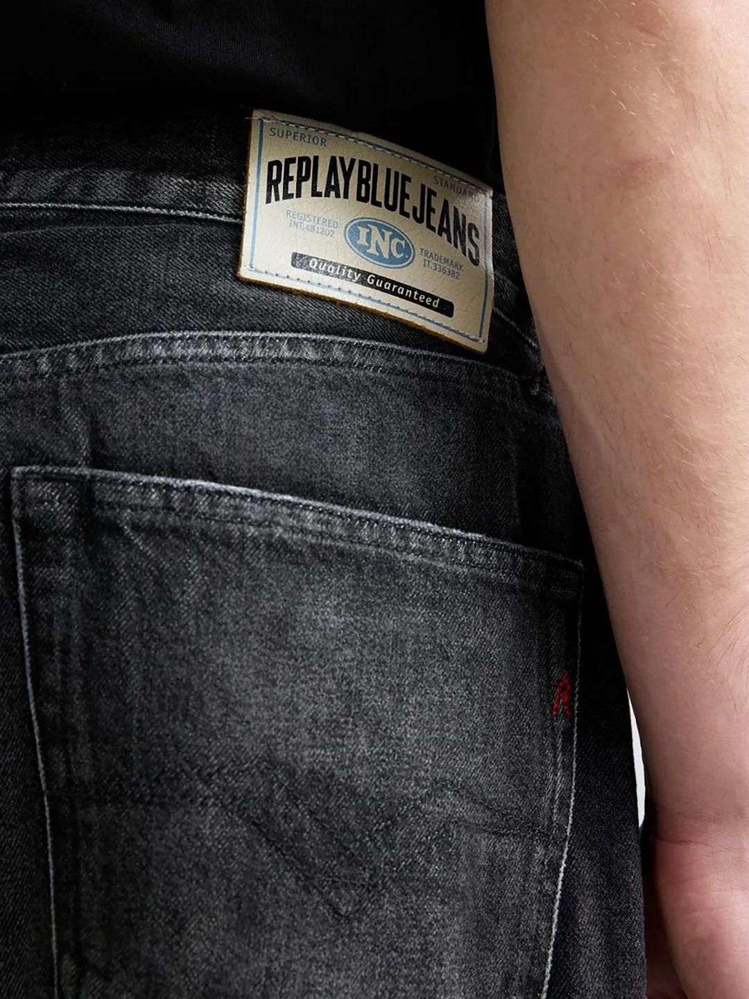 RPL1JEA00013CTM_BLACK+DELAV%C3%89_3.png