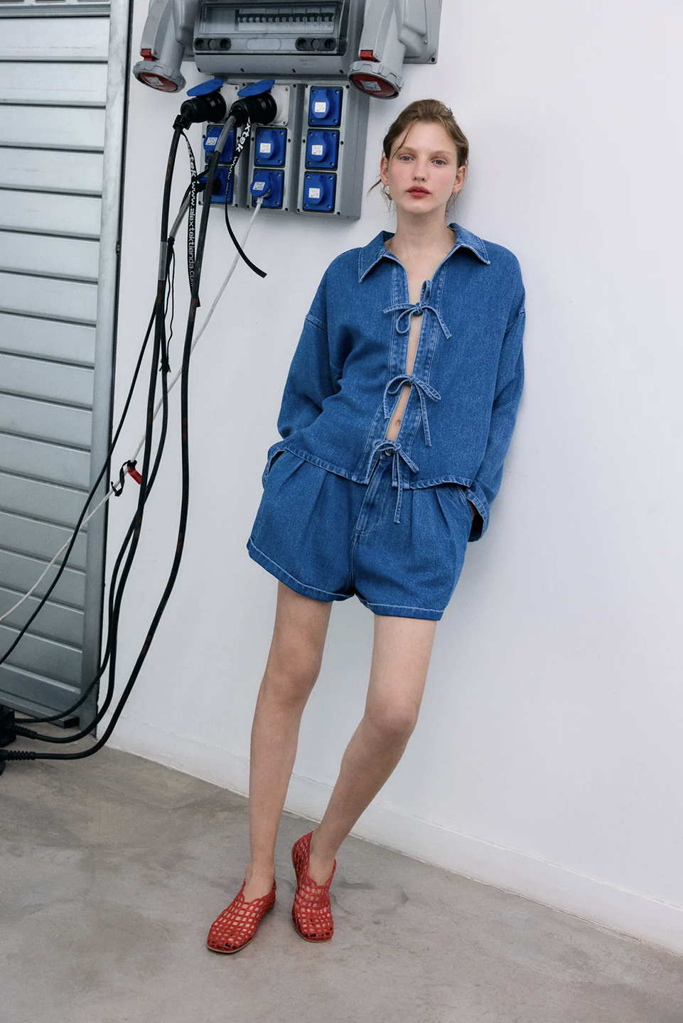 TNS1SHO00000LYW_Mid+Denim_1.png
