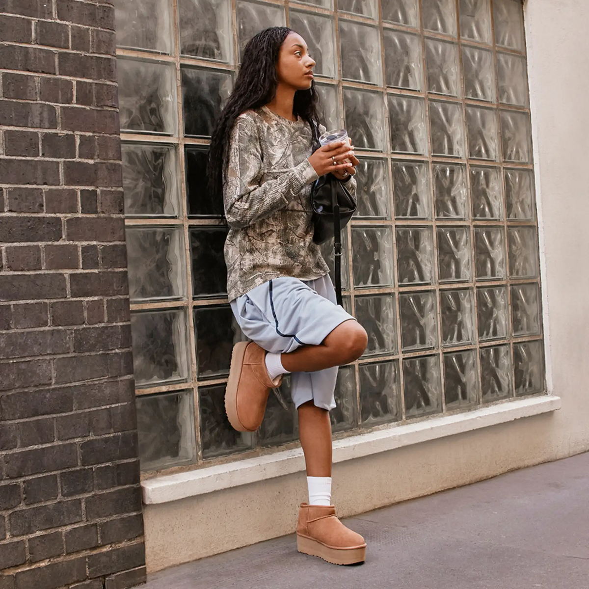 UGG2BOO01010LEW_Beige_6.png