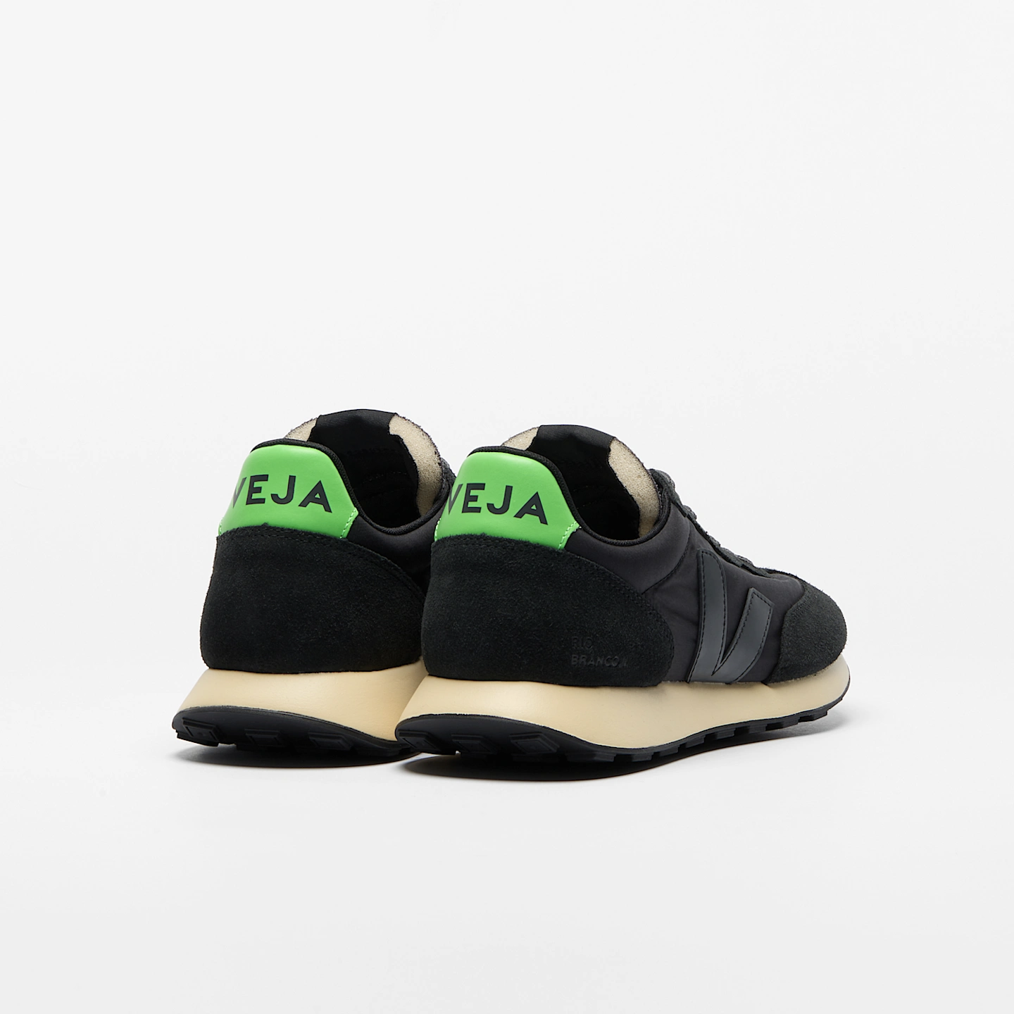 VEJ2SNE00013LSM_BLACK_GRAFITE_2.png