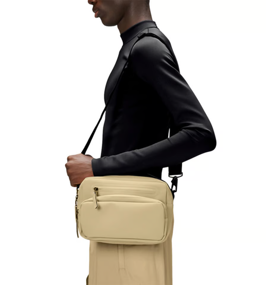 Bolsos y riñoneras de hombre para tus outfits de verano