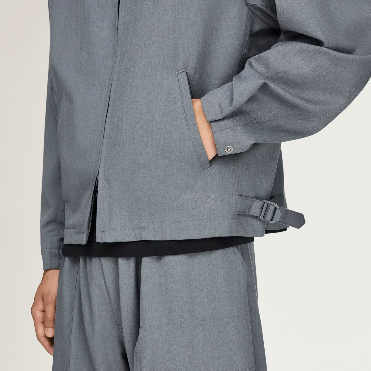 ADI1CJK18182WLM_Grey_4.png