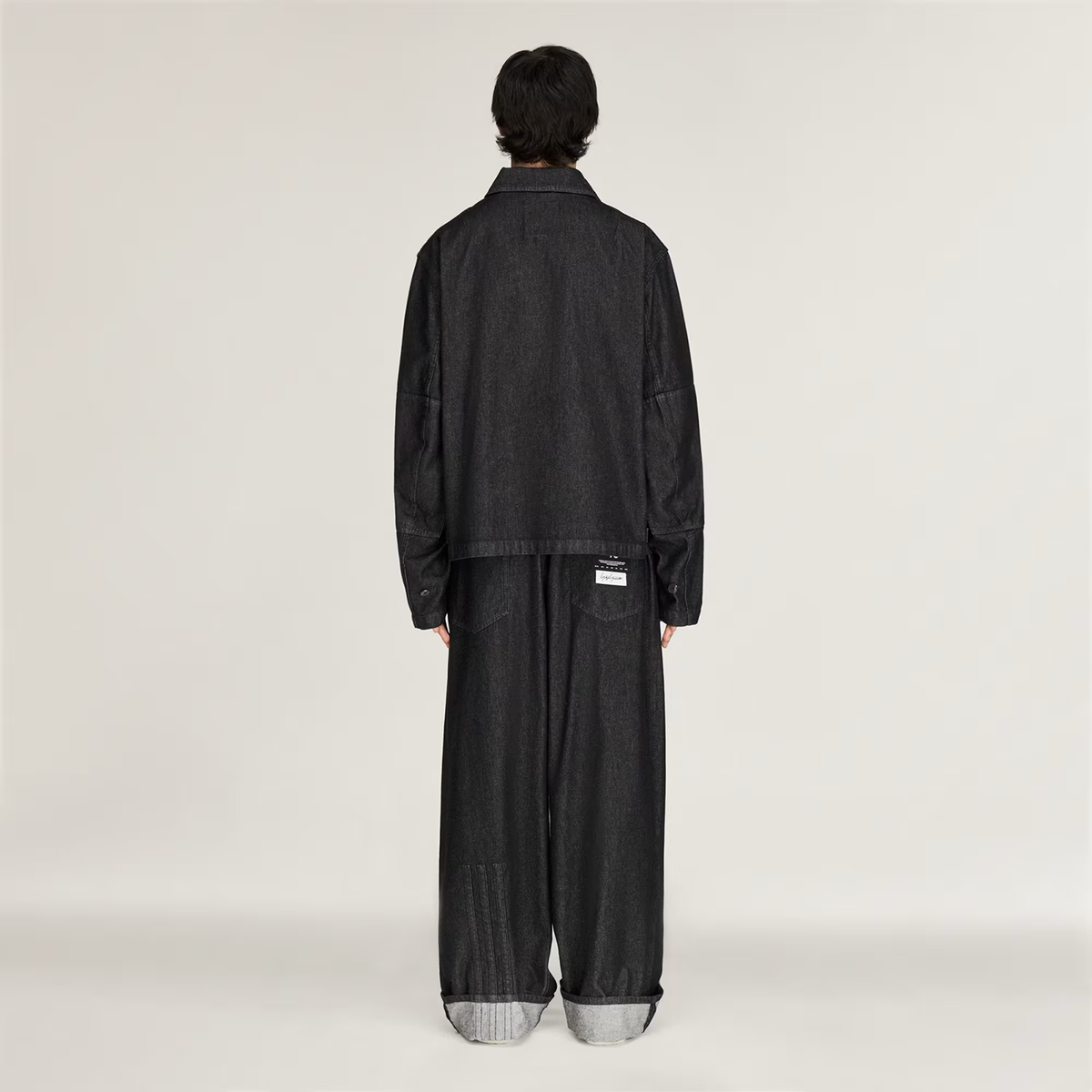 ADI1JEA18145CTM_Black_2.png