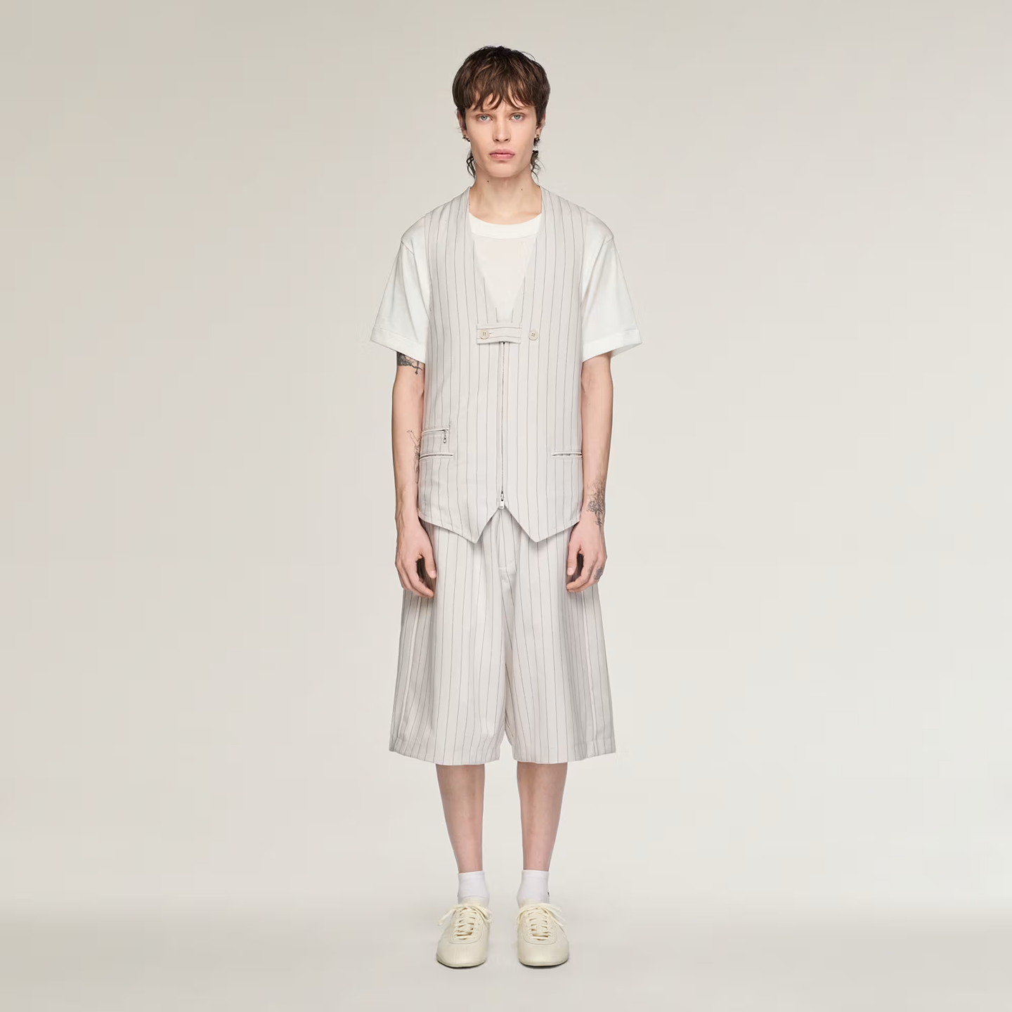 ADI1SHO00001CTM_Grey_1.png