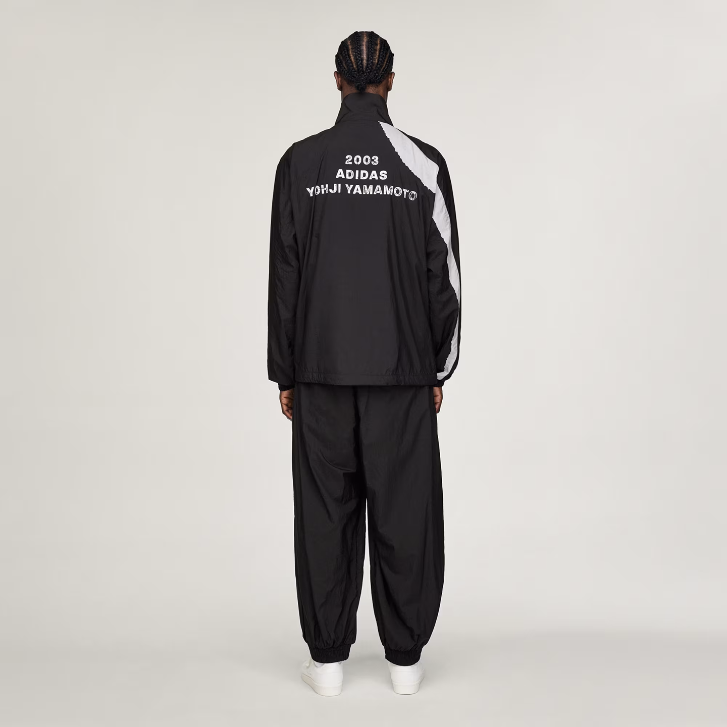 ADI1SWE00000NYM_Black_2.png