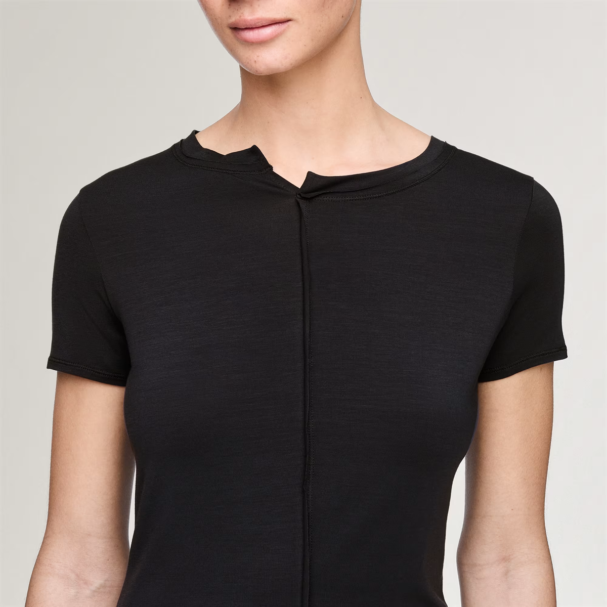 ADI1TOP00002LYW_Black_3.png