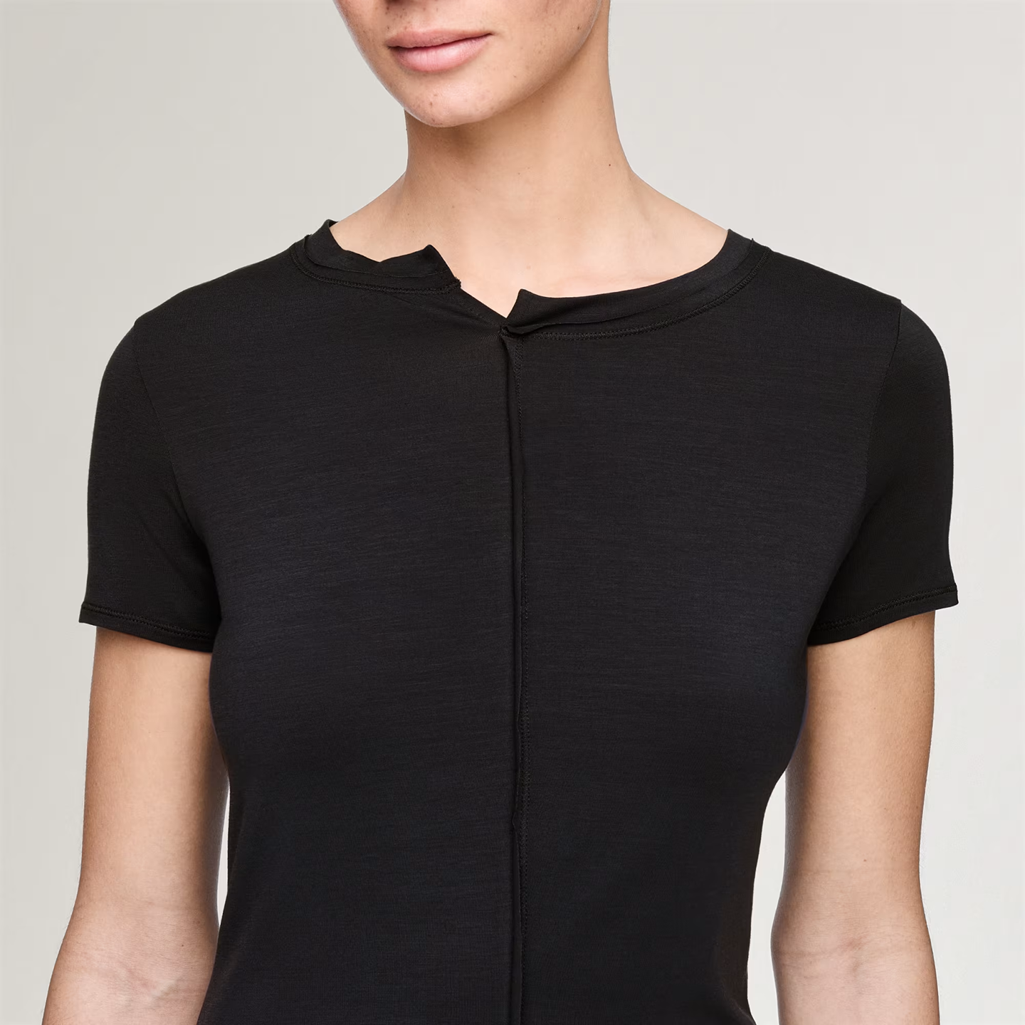 ADI1TOP00002LYW_Black_3.png
