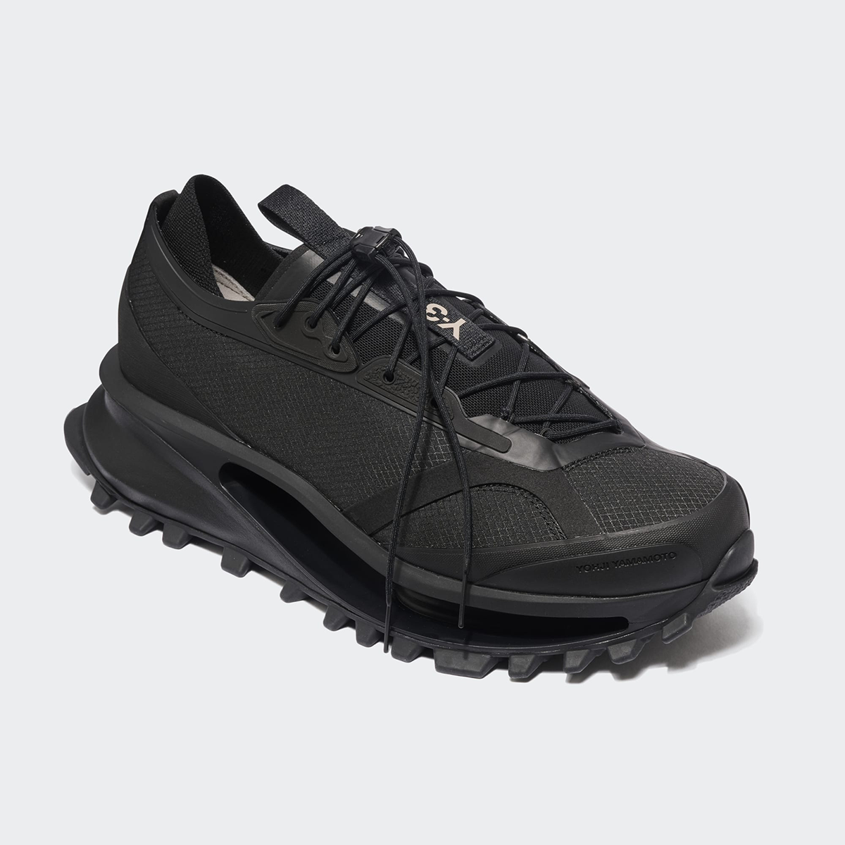 ADI2SNE00001LTM_BLACK%2BBLACK%2BBLACK_1.png