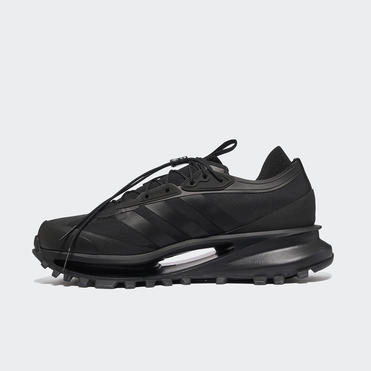 ADI2SNE00001LTM_BLACK%2BBLACK%2BBLACK_4.png