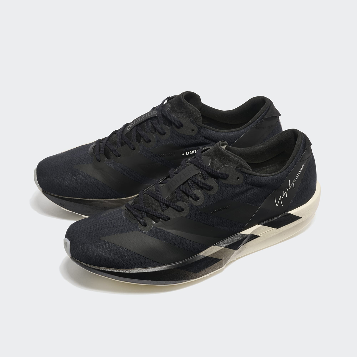 ADI2SNE00001LTU_BLACK%2BBLACK%2BOWHITE_1.png