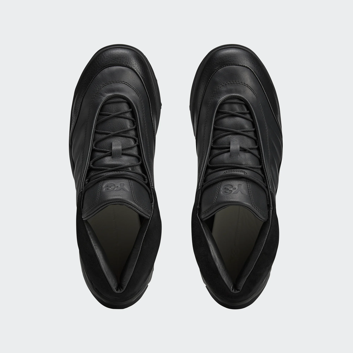 ADI2SNE00001LTW_BLACK%2BBLACK%2BBLACK_1.png