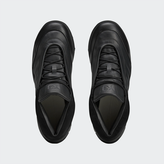 ADI2SNE00001LTW_BLACK%2BBLACK%2BBLACK_1.png