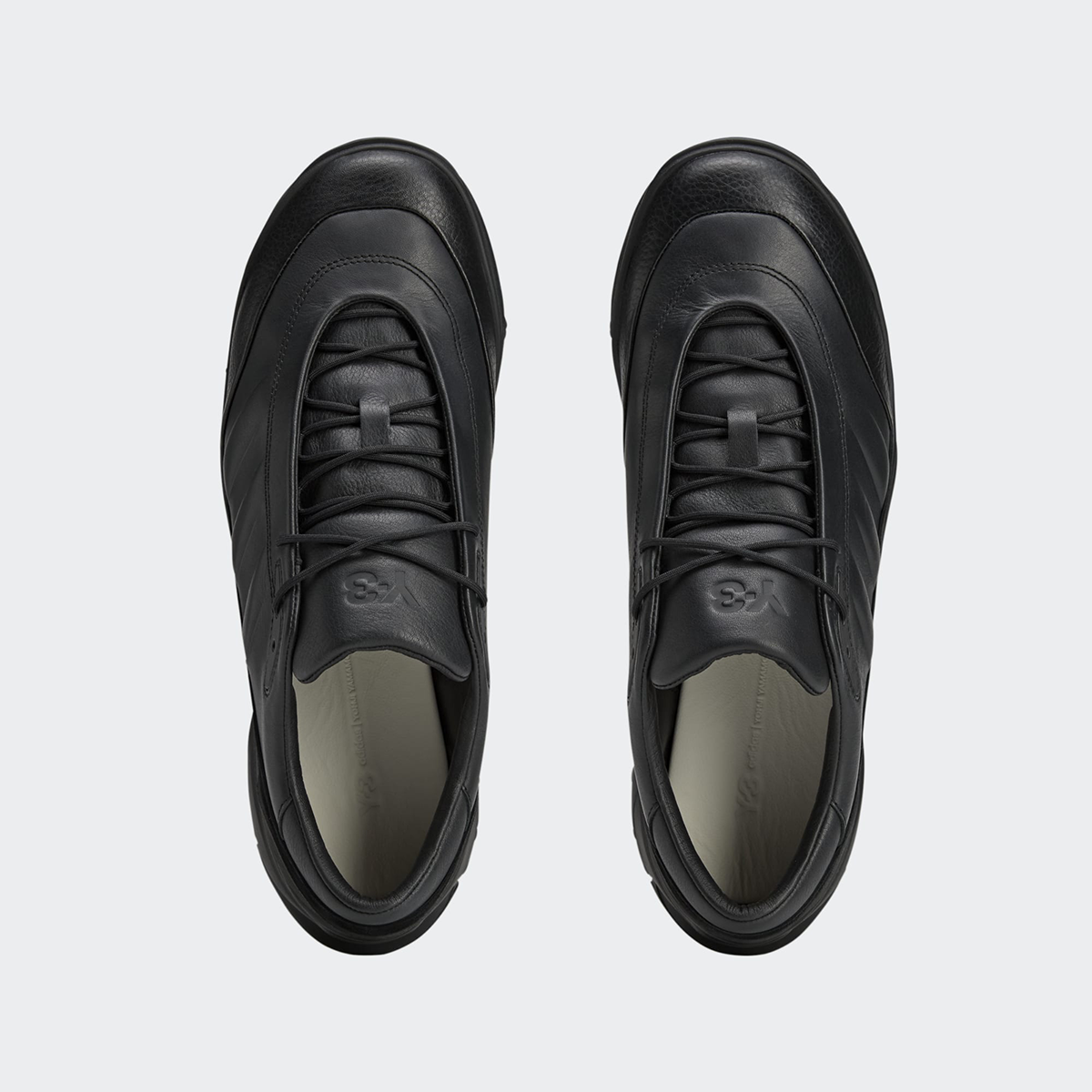 ADI2SNE00002LTM_BLACK%2BBLACK%2BBLACK_1.png