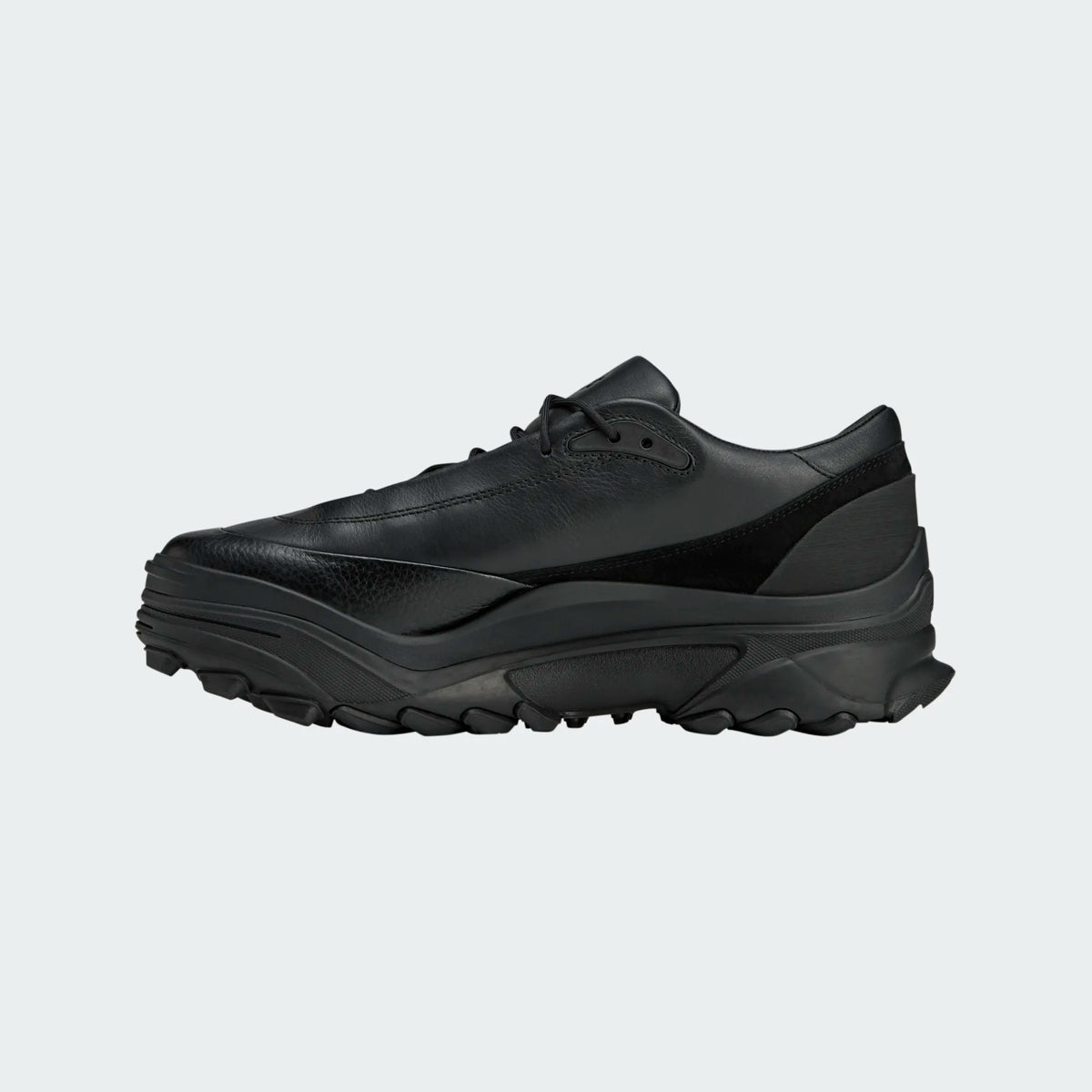 ADI2SNE00002LTM_BLACK%2BBLACK%2BBLACK_3.png