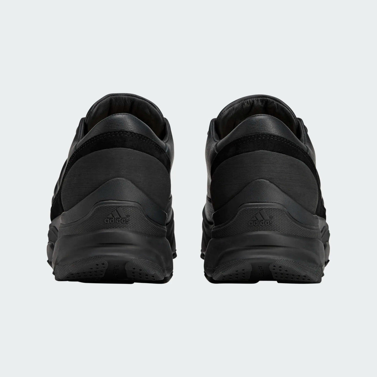 ADI2SNE00002LTM_BLACK%2BBLACK%2BBLACK_5.png