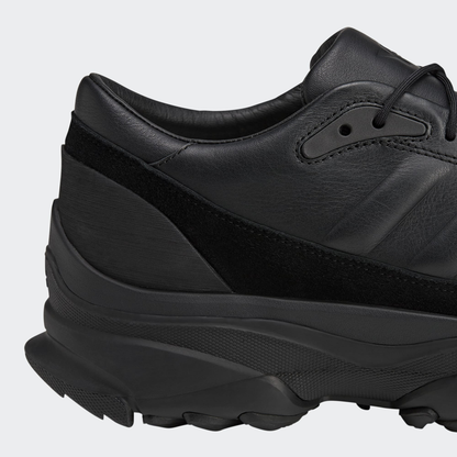 ADI2SNE00002LTM_BLACK%2BBLACK%2BBLACK_6.png