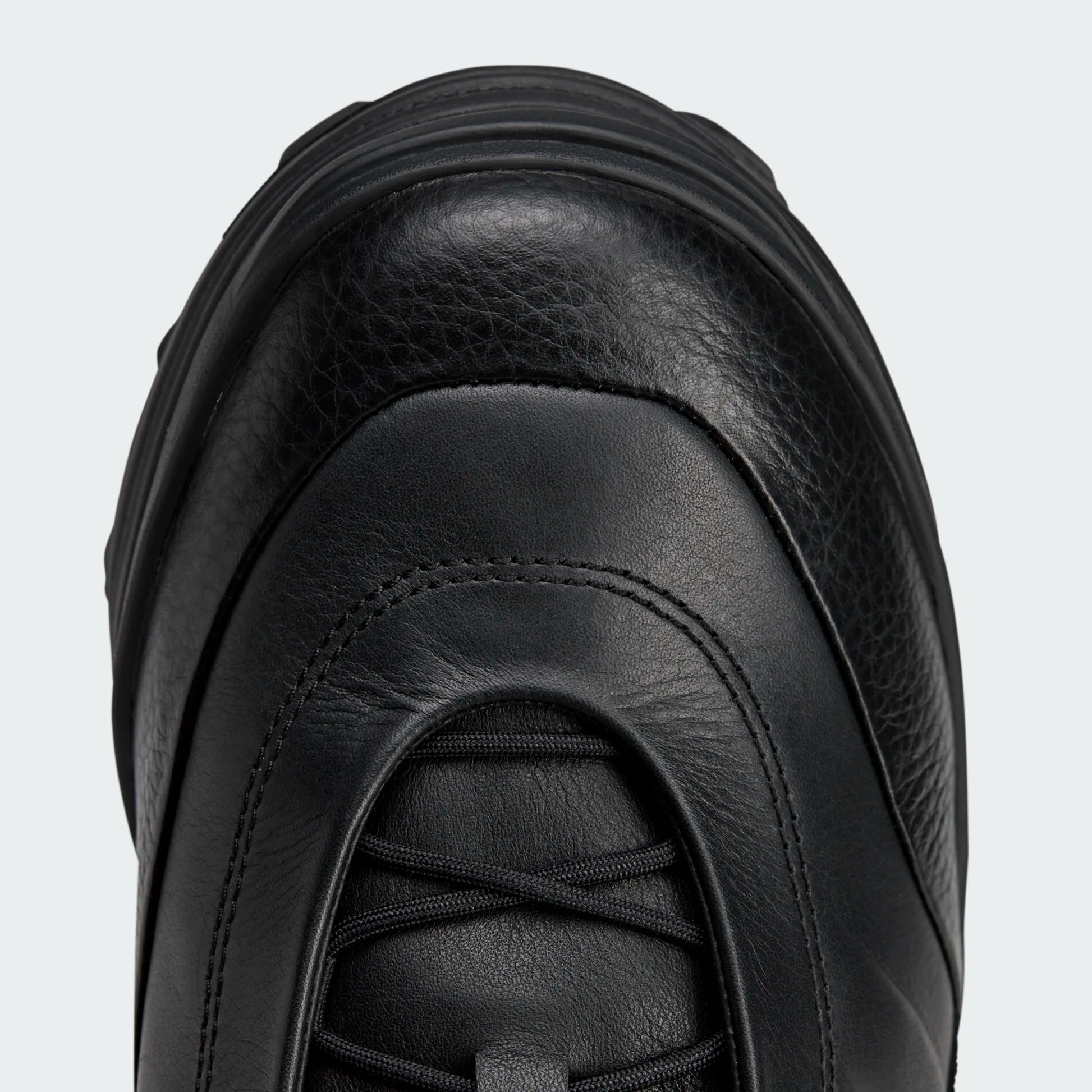 ADI2SNE00002LTM_BLACK%2BBLACK%2BBLACK_7.png