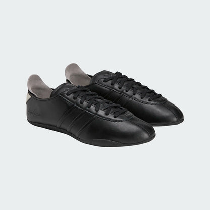 ADI2SNE00002LTU_BLACK%2BBLACK%2BOWHITE_4.png