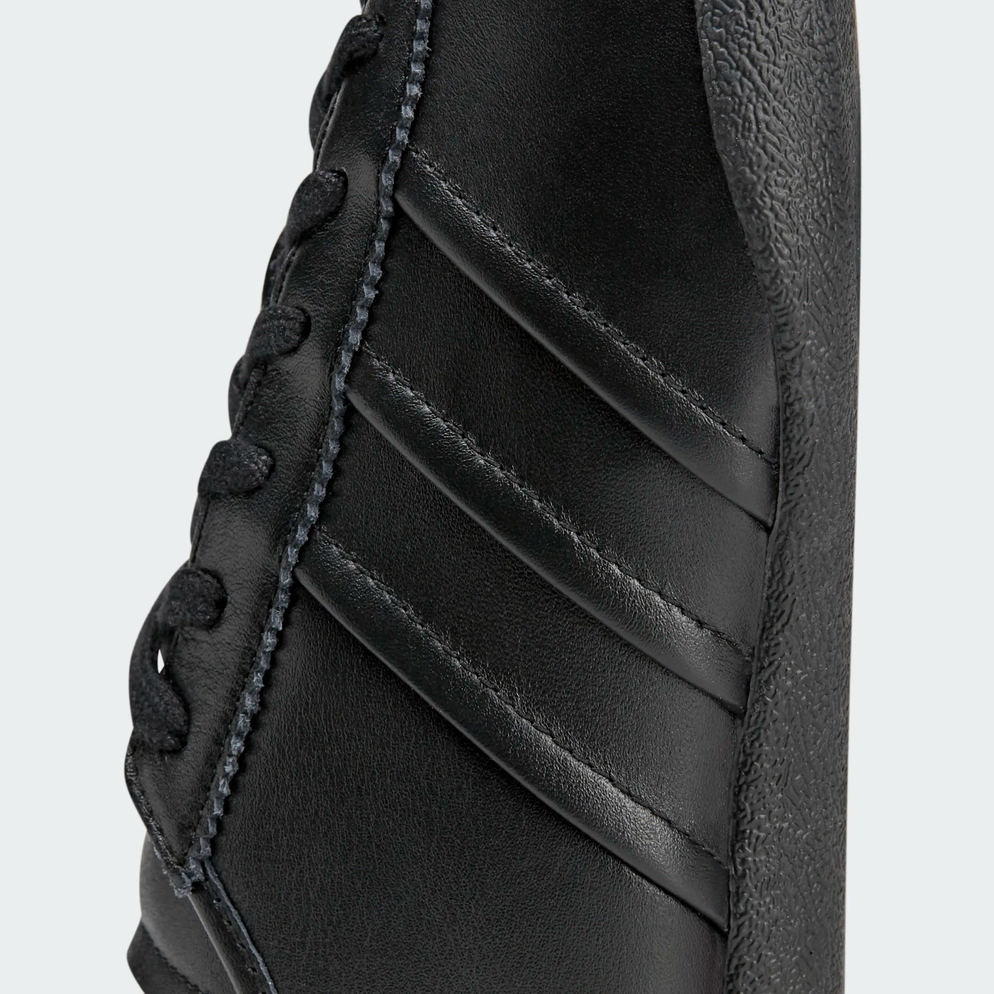 ADI2SNE00002LTU_BLACK%2BBLACK%2BOWHITE_7.png
