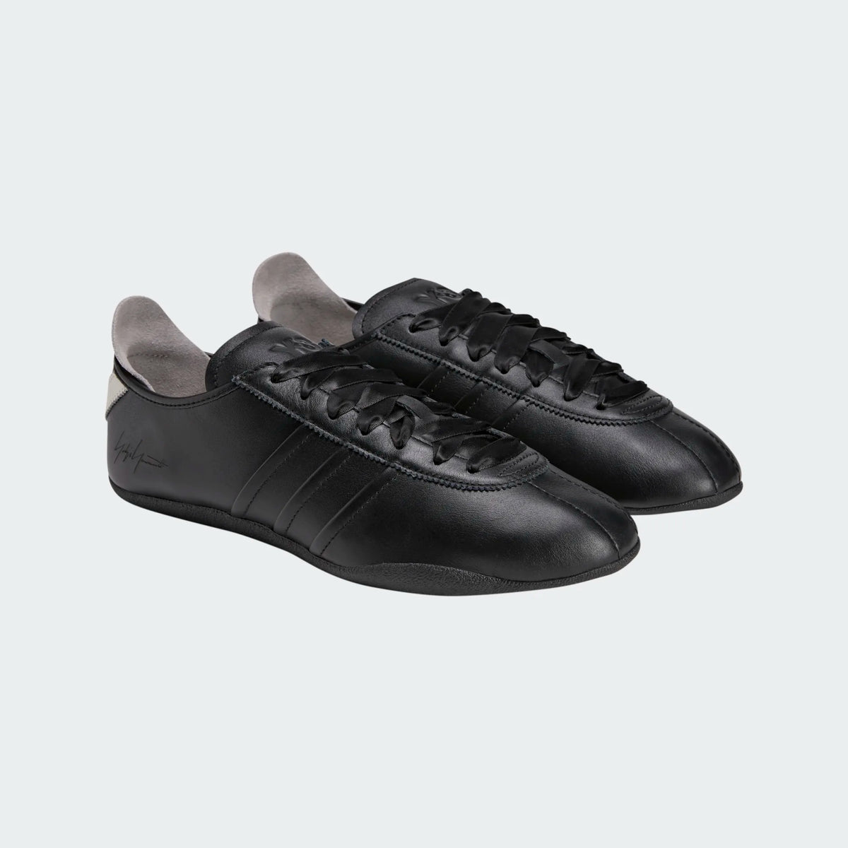 ADI2SNE00002LTU_BLACK%2BBLACK%2BOWHITE_8.png