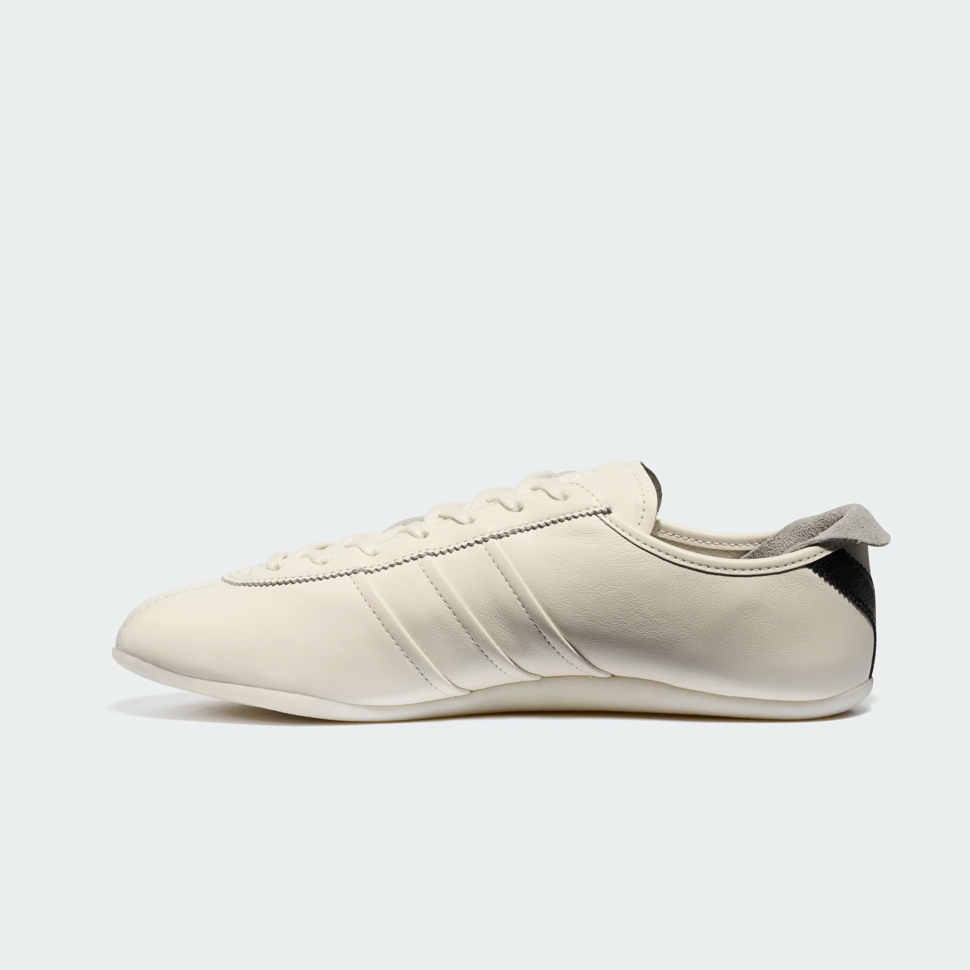 ADI2SNE00002LTU_OWHITE%2BOWHITE%2BBLACK_9.png
