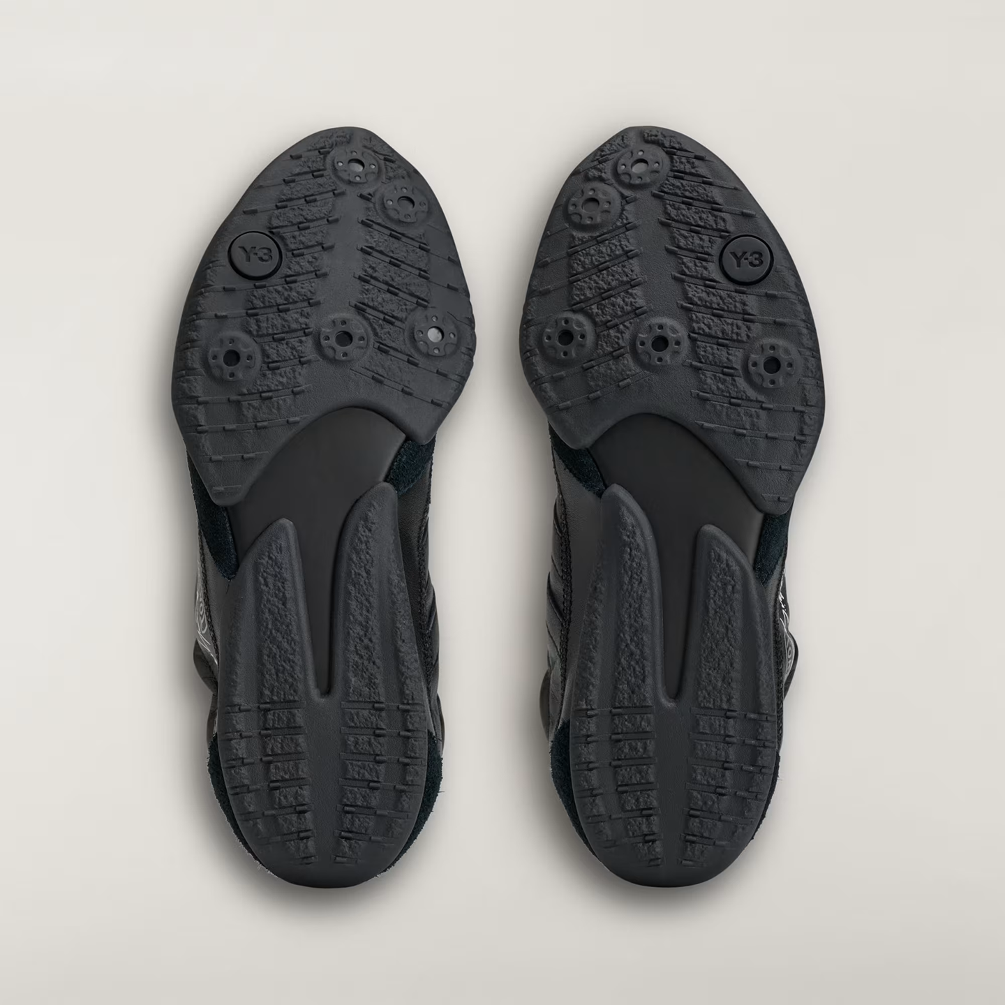 ADI2SNE12795LSU_BLACK%2BBLACK%2BBLACK_3.png