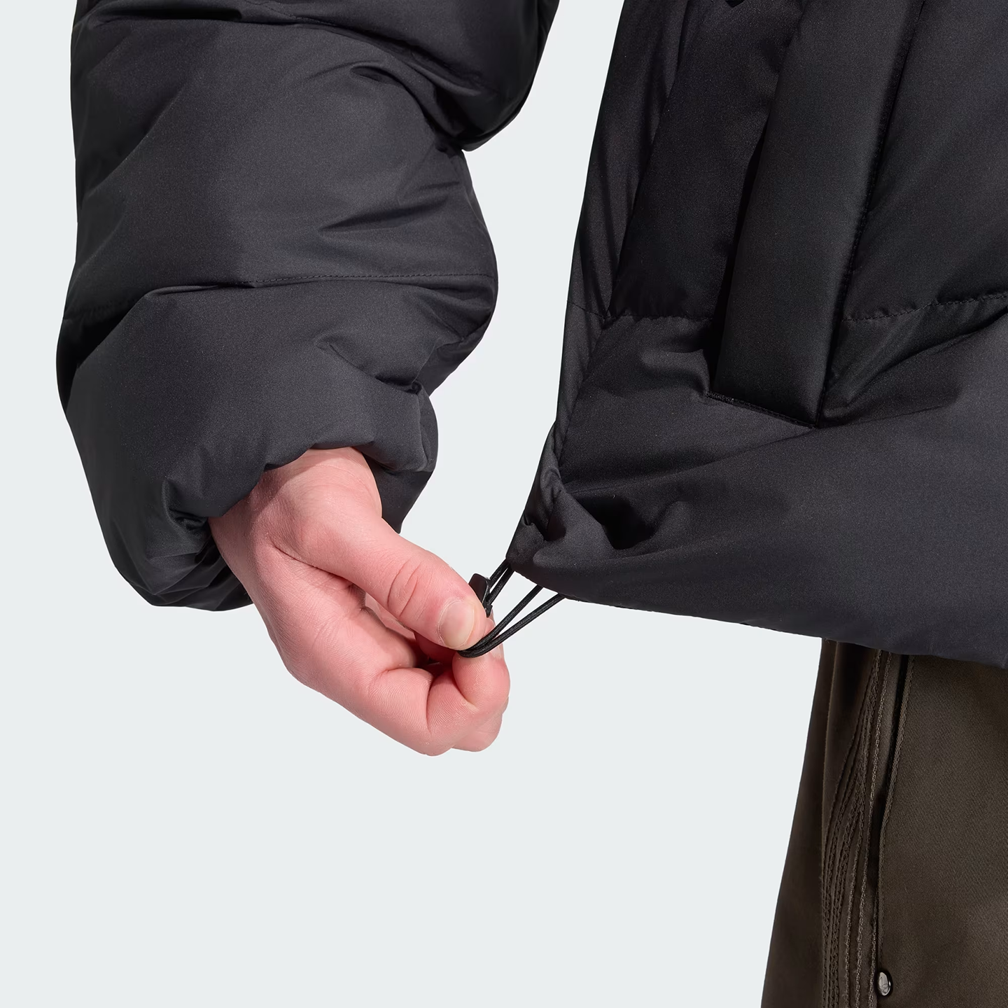ADO1CJK16789POM_Negro_3.png