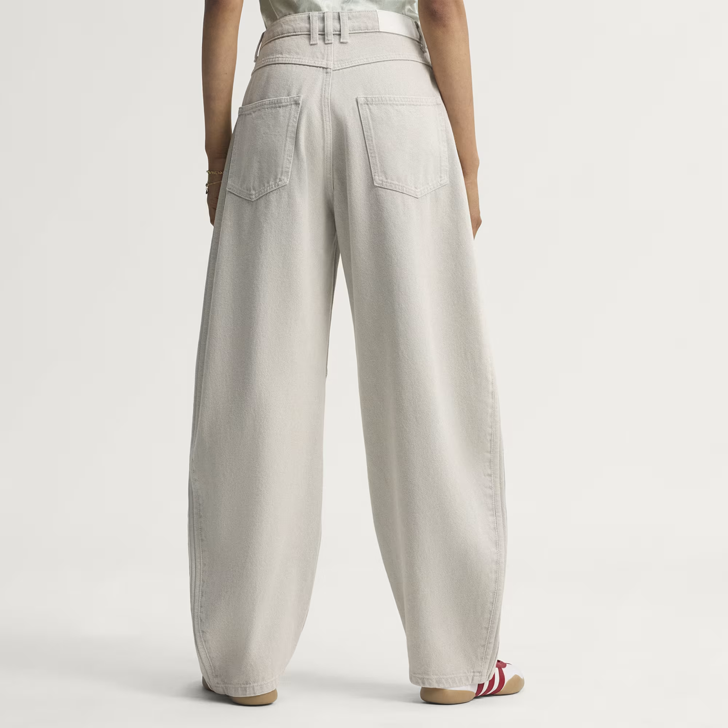 ADO1JEA15604CTW_Grey_2.png