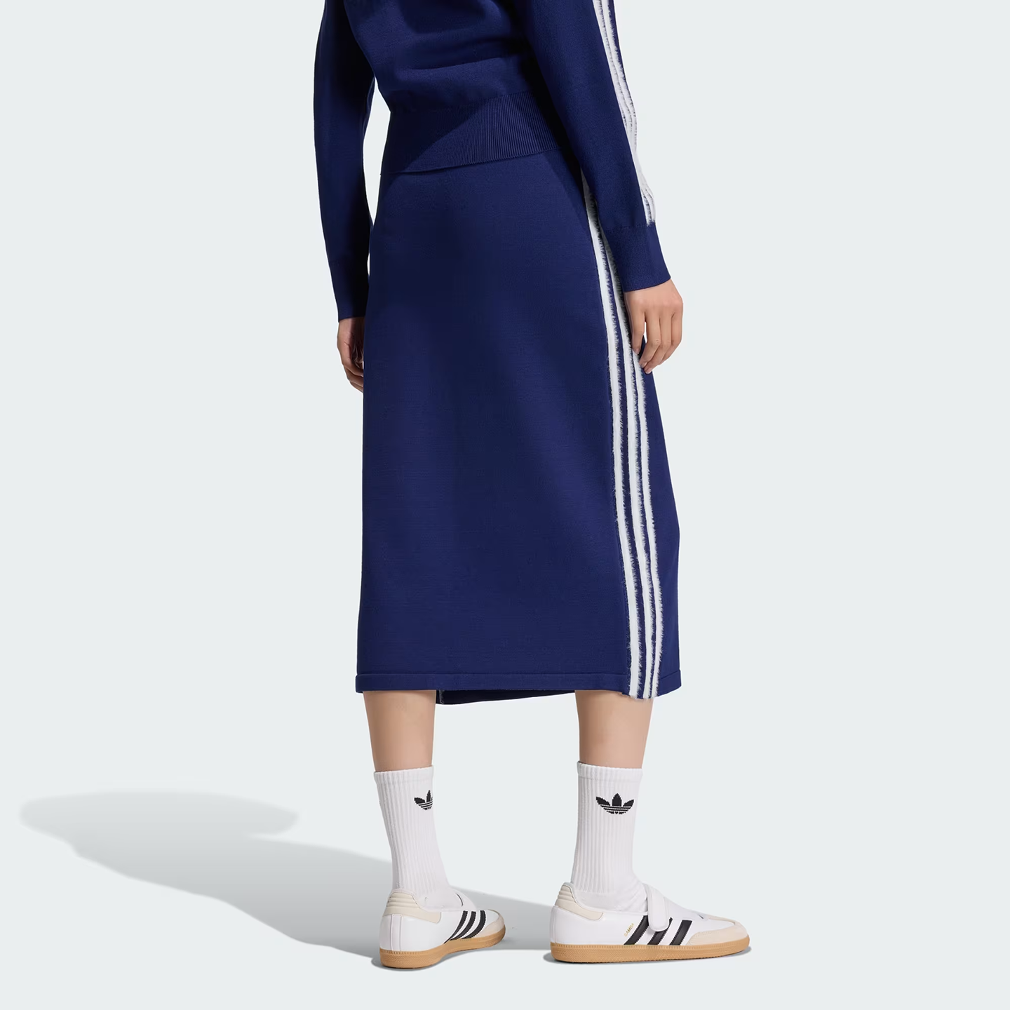 ADO1KNI15652VSW_Blue_1.png