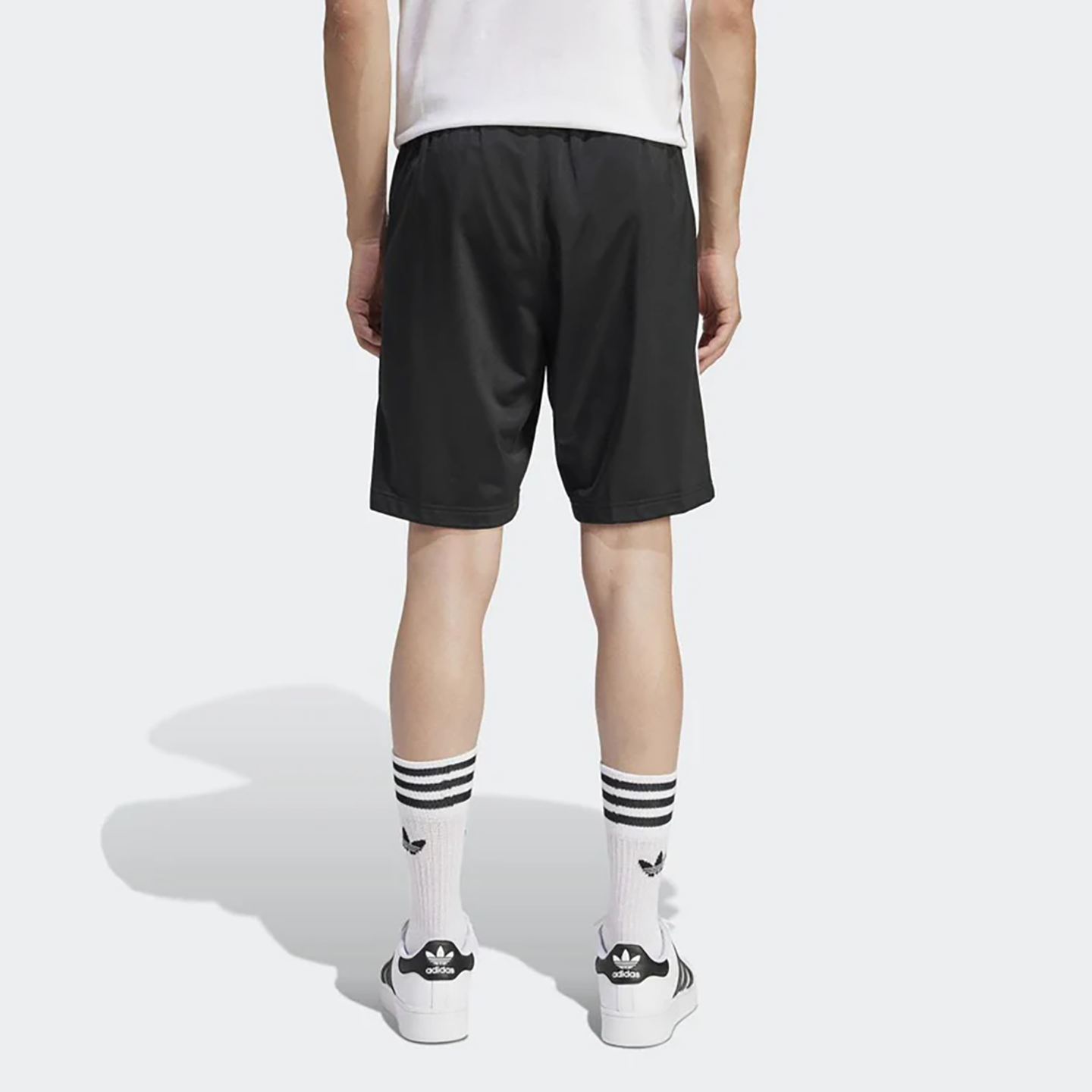 ADO1SHO00000PCM_Black_1.png