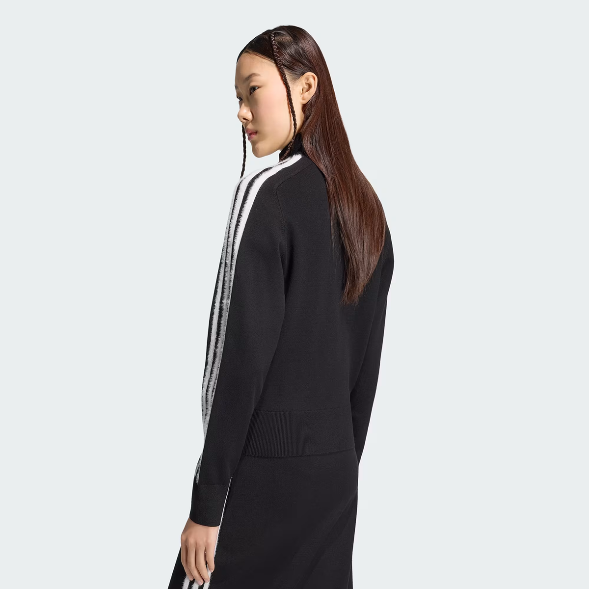 ADO1SWE15637VSW_Black_1.png