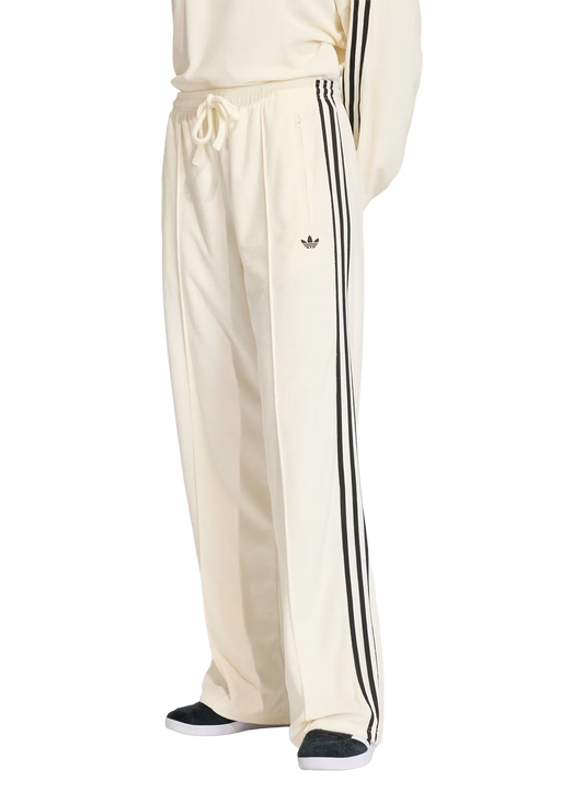 ADO1TRO00001POW_White_0.png