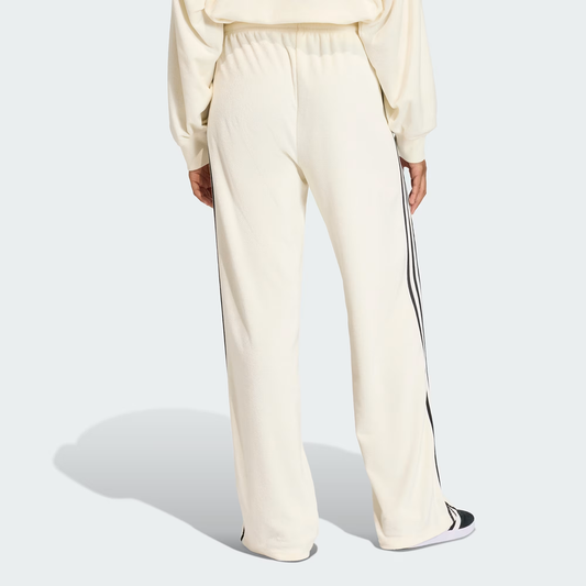 ADO1TRO00001POW_White_2.png
