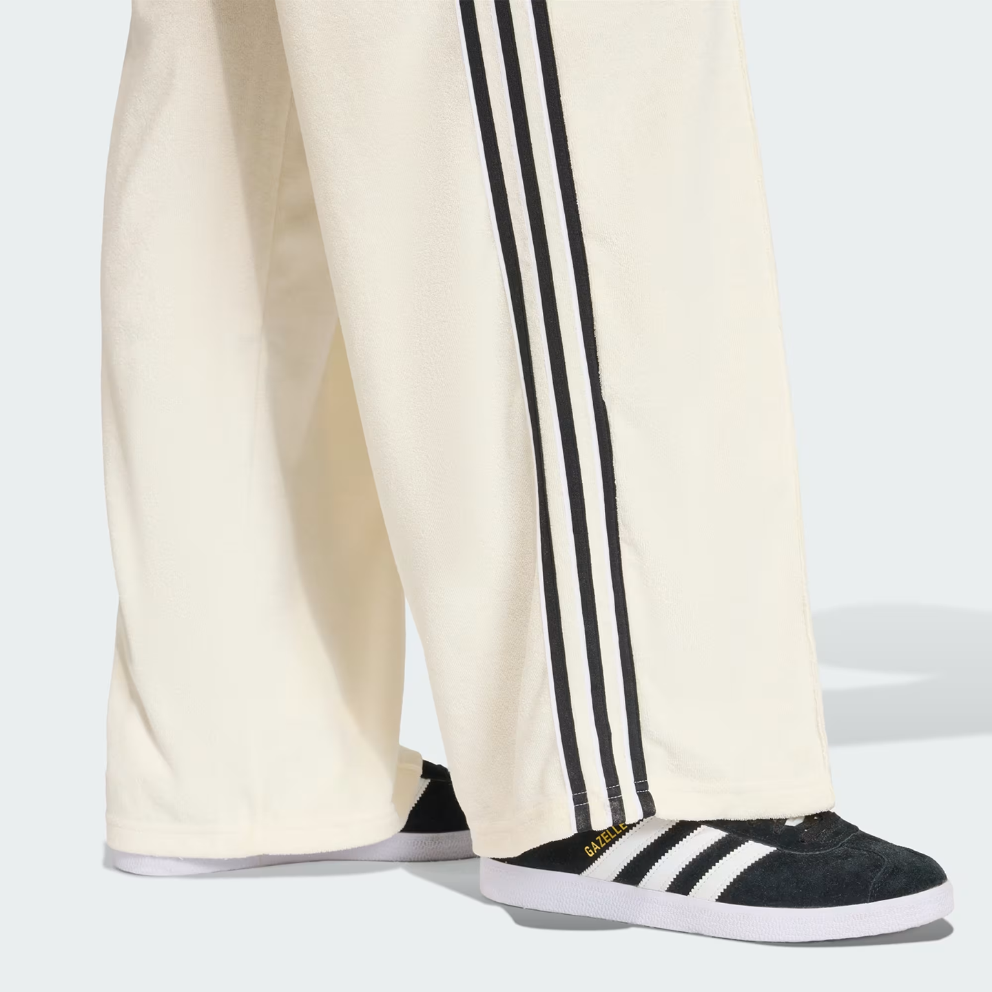 ADO1TRO00001POW_White_3.png