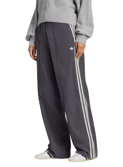 ADO1TRO15613OMW_Black_0.png
