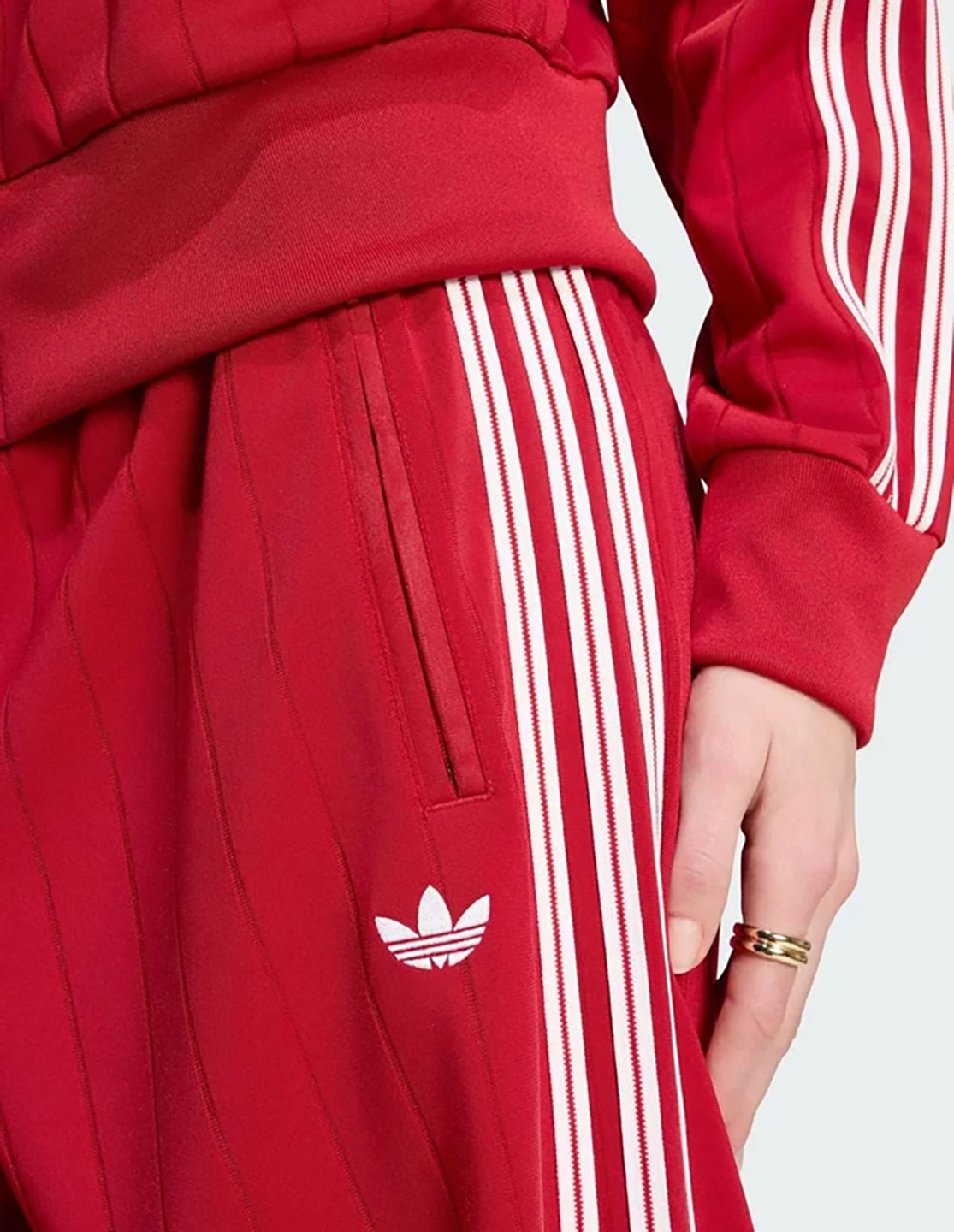 ADO1TRO15661OMW_Red_4.png
