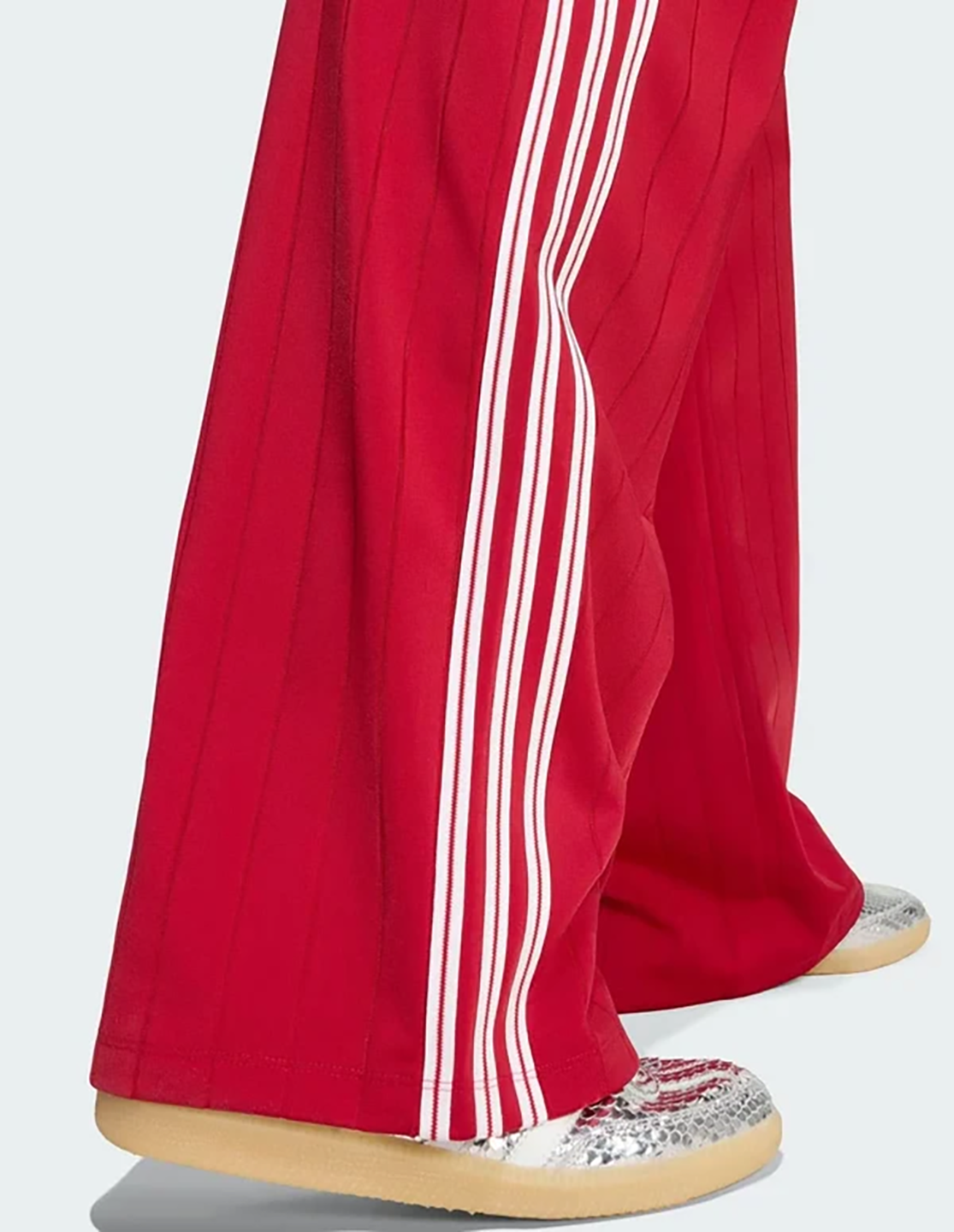 ADO1TRO15661OMW_Red_5.png