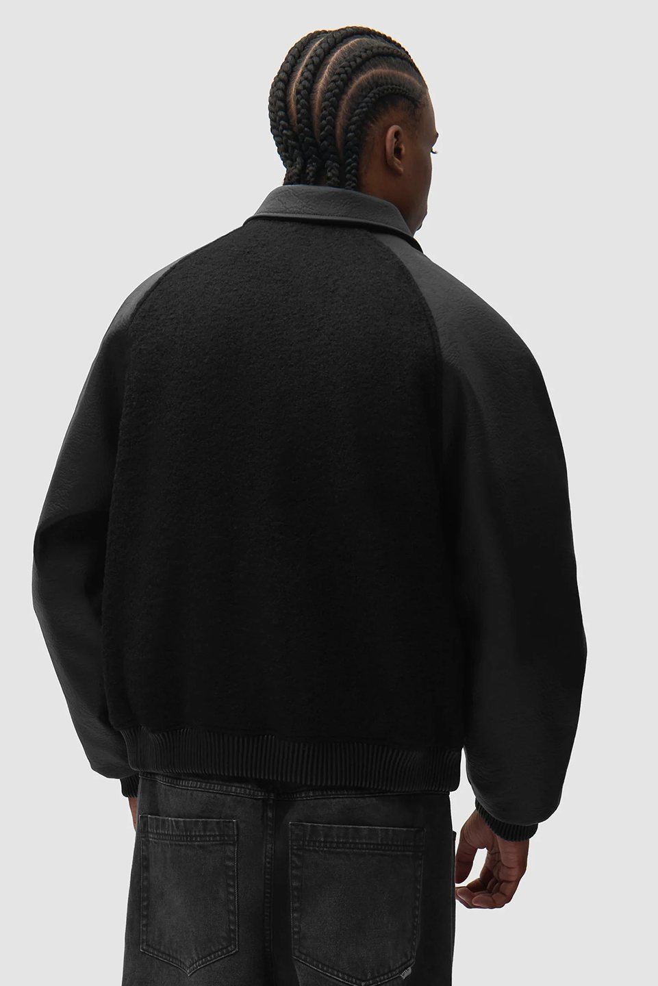 ART1CJK00001PHM_Black1_1.png