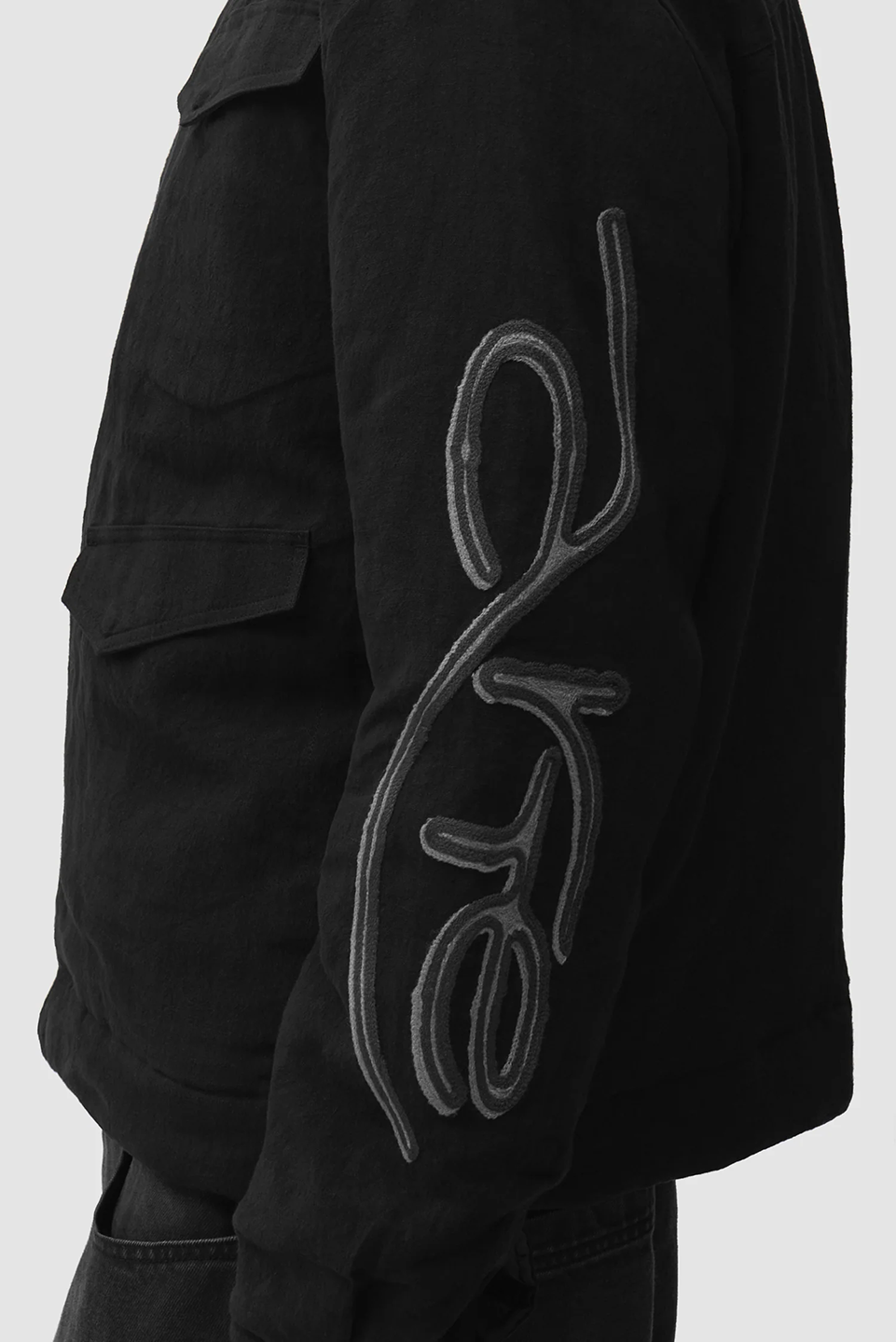 ART1CJK19554LIM_Black_3.png