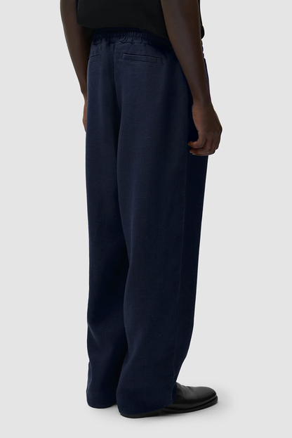 ART1TRO00001LIM_Navy_2.png