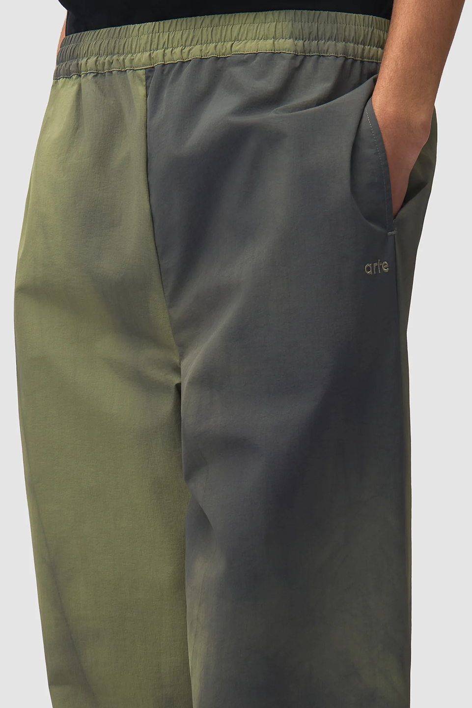ART1TRO19531NYM_Green_3.png