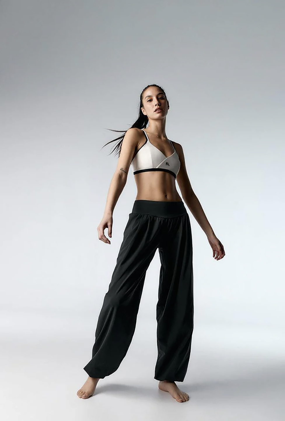 BKL1SPO00081POW_Black+%26+Cream_1.png
