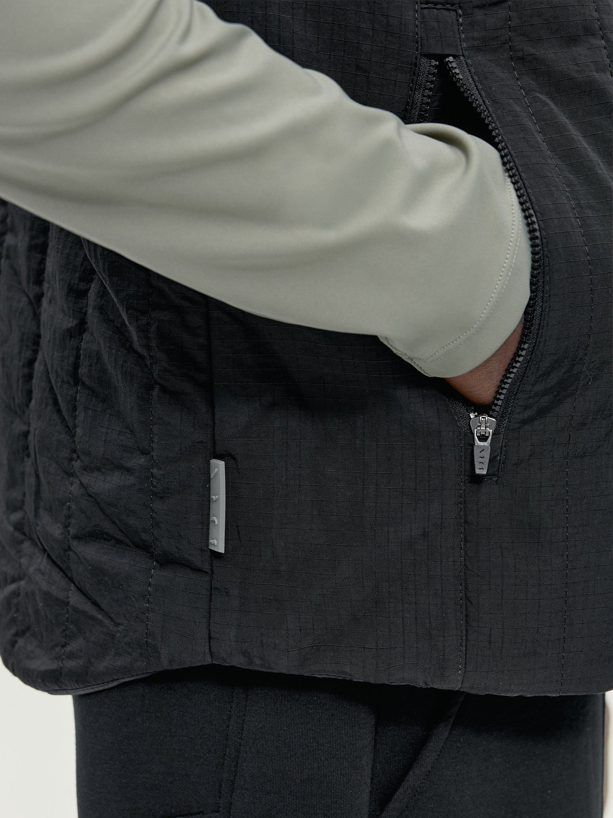 BLY1CJK19218POM_Black_6.jpg